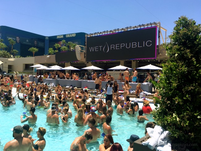 Pool party Vegas